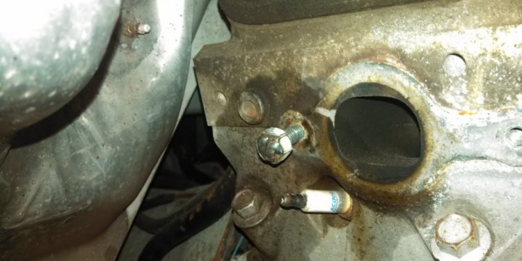 The broken exhaust manifold