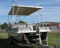 Pontoon boat deck Hardware